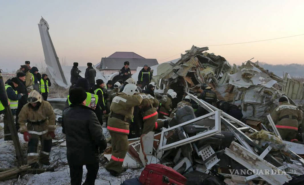 $!Sube a 15 la cifra de muertos por avionazo en Kazajistán