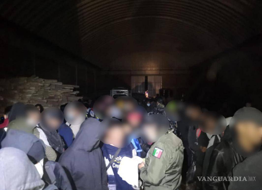 $!Aseguran a 230 migrantes en una bodega, en el Edomex
