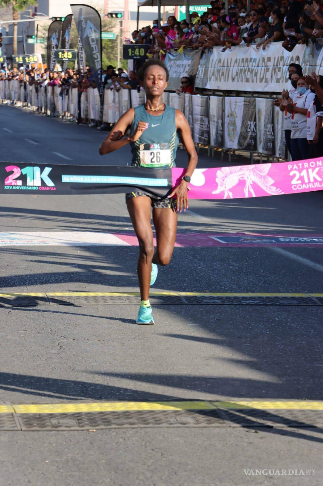 $!Alene Amare Shewarge, ganadora de la rama femenil.