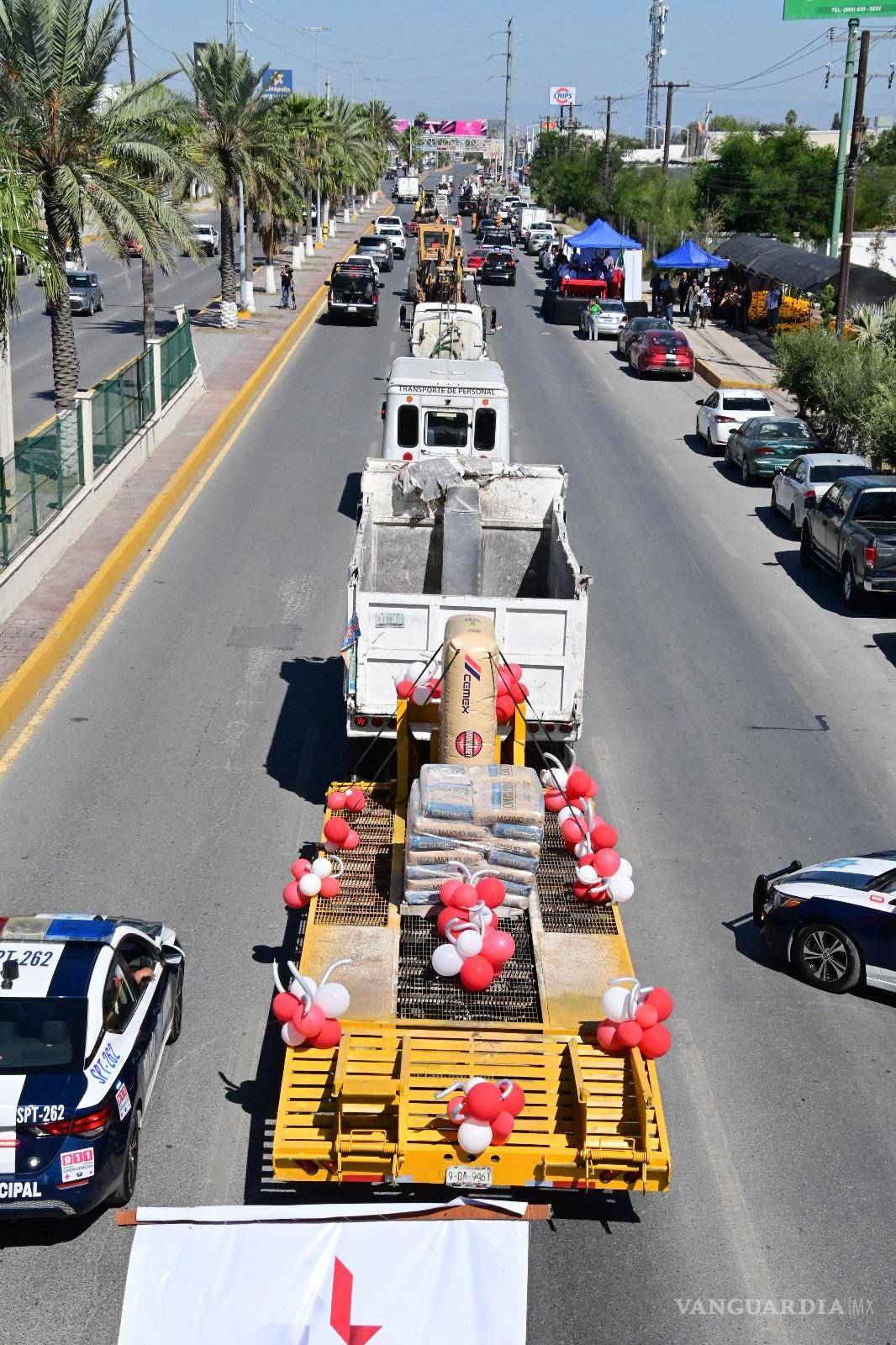 $!Integrantes de la CMIC Coahuila Centro Norte celebran con una caravana de maquinaria para mostrar la fortaleza de la industria en la región.