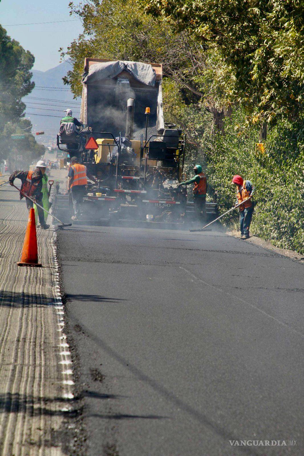 $!La Dirección de Infraestructura de Saltillo informa que se avanza en el sentido poniente-oriente, a fin de concluir pronto la obra.