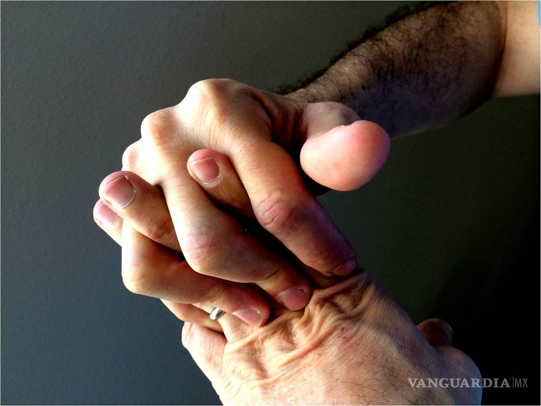 $!Porque no deberías tronarte los dedos