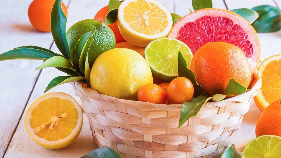 Las frutas enteras ofrecen el mayor beneficio nutricional. Las combinaciones en jugo pueden complementar la dieta diaria.