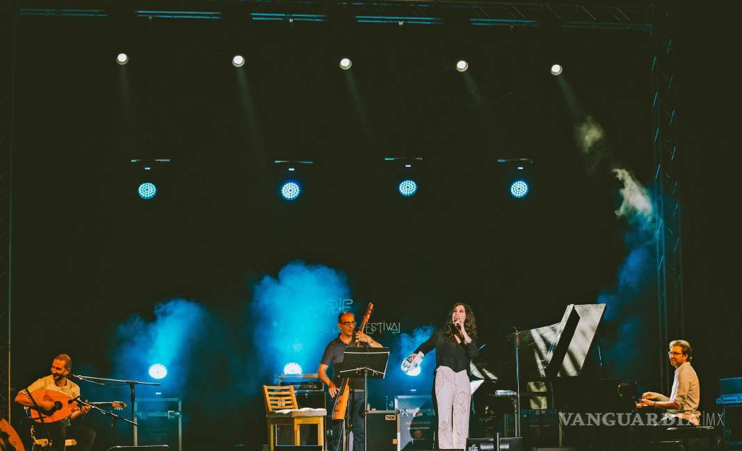 $!Eleftheria Arvanitaki presenta un nuevo espectáculo. EFE/Nora Cifuentes