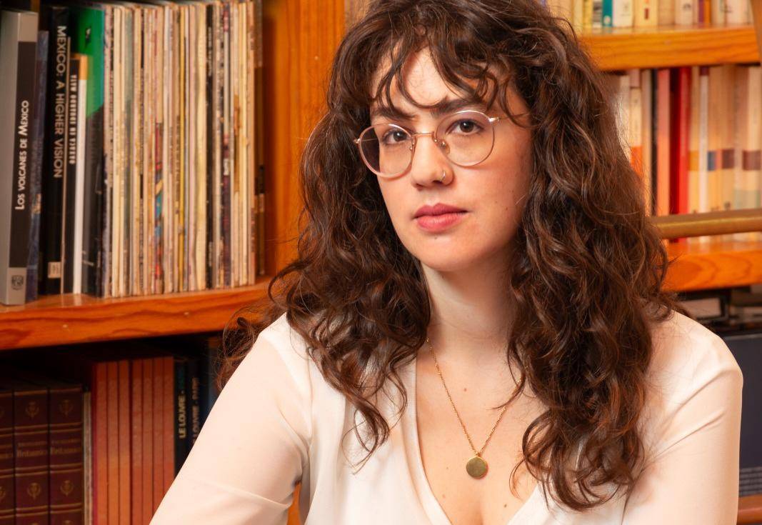 Andrea Chapela imagina un futuro donde el cambio climático nos regresa al confinamiento en nueva novela