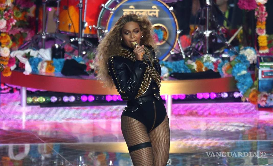$!Beyoncé durante su actuación del intermedio del Super Bowl de 2016, en Santa Clara, California). EFE/EPA/Mónica M. Davey
