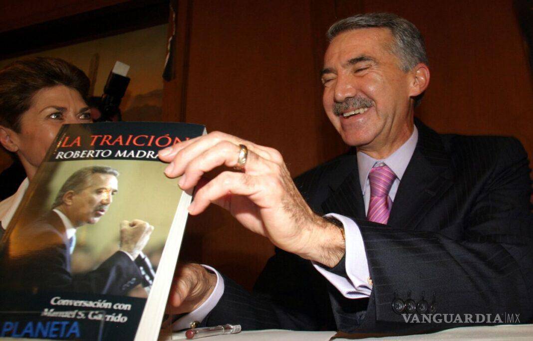 $!Madrazo declaró a los periodistas que los apartamentos están registrados a nombre de su hermano y que corresponden al pago de una deuda