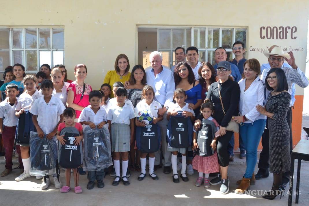 $!En Cañón y Sierra de Jimulco entrega Jorge Zermeño ambulancia y cuatro mdp en obras