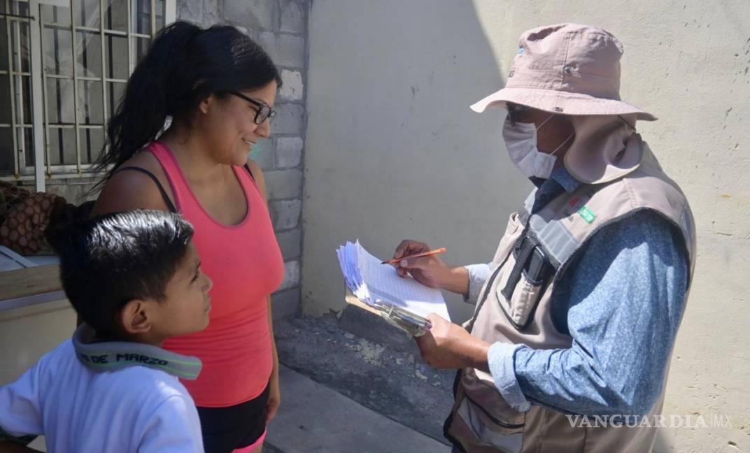 $!Las autoridades de Coahuila refuerzan la fumigación en viviendas de zonas con alta incidencia de casos de dengue.