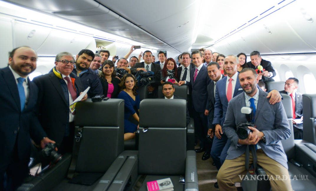 $!Peña Nieto viaja con familiares y amigos en giras oficiales, en el avión presidencial: Aristegui