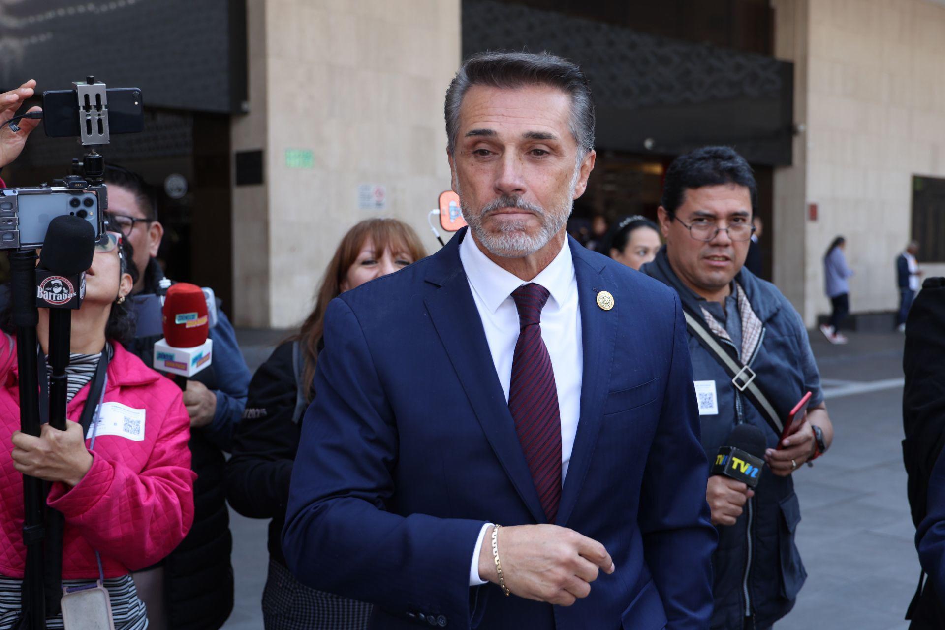 Sergio Mayer asegura que la ‘rudeza innecesaria’ y el ‘maltrato’ causaron su renuncia