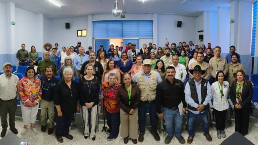 Especialistas y representantes de instituciones participan en la reunión nacional sobre la mariposa monarca, realizada en la UAAAN.