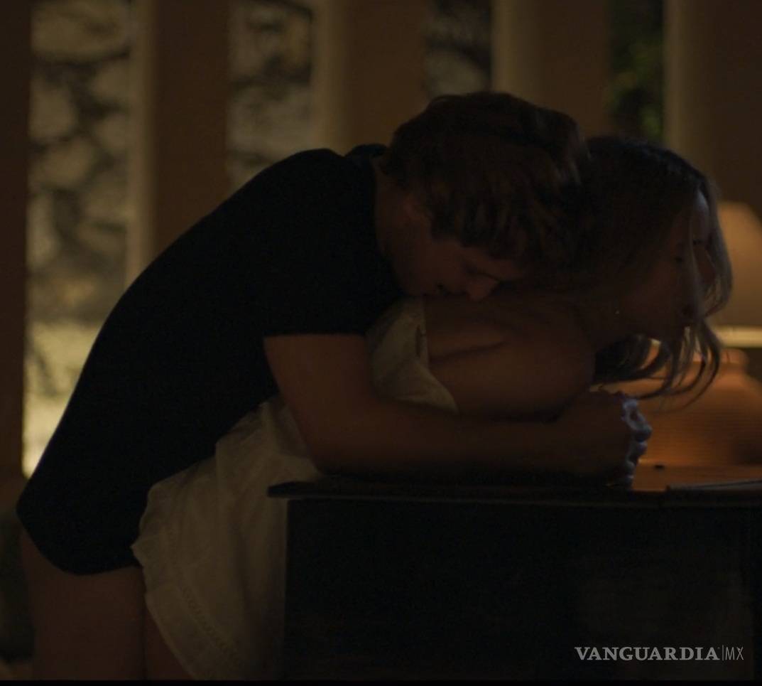$!Impactan escenas llenas de erotismo y desnudez en ‘Luis Miguel La Serie’