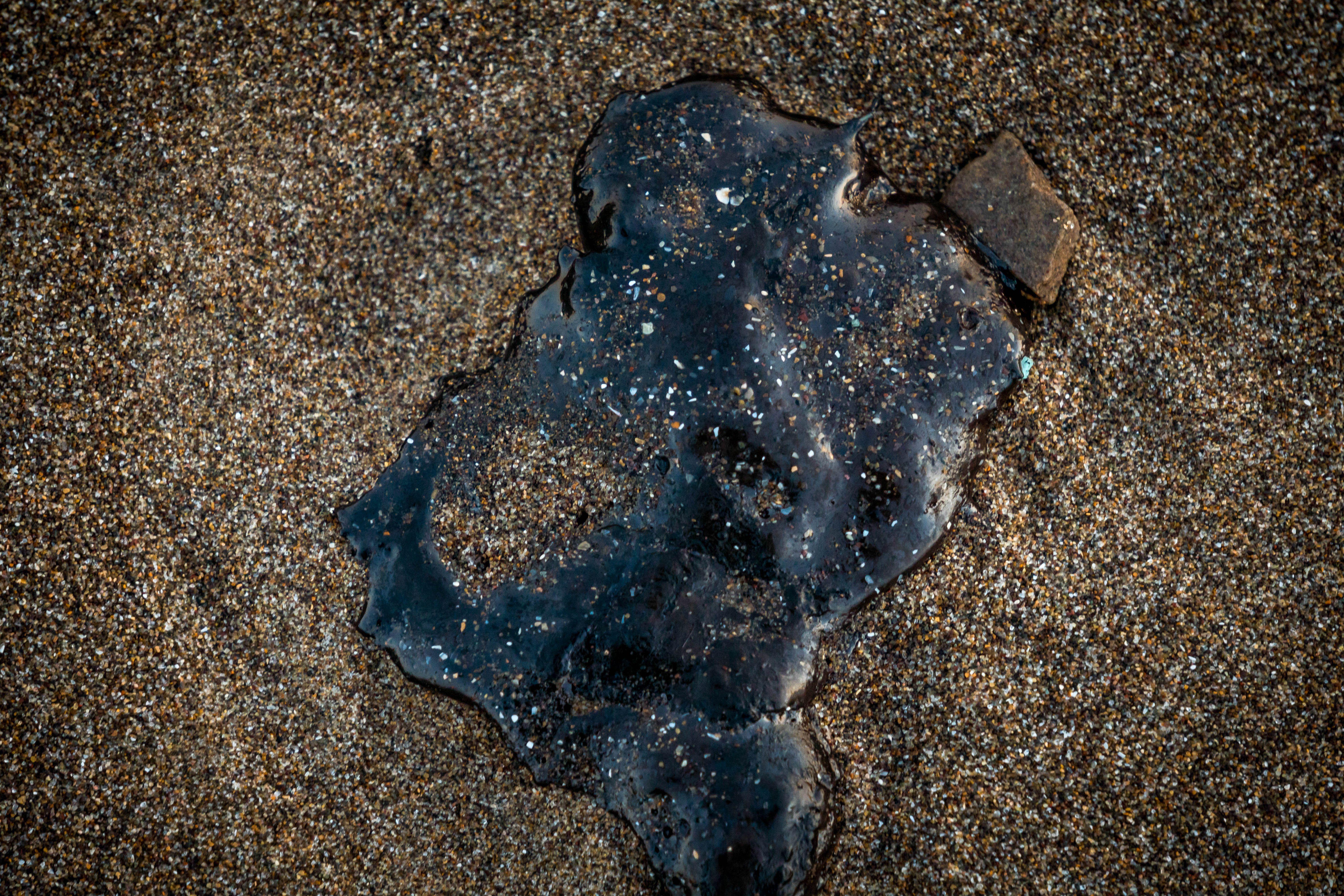 “¿Gotitas?”: MC reclama derrame de chapopote en San Lázaro