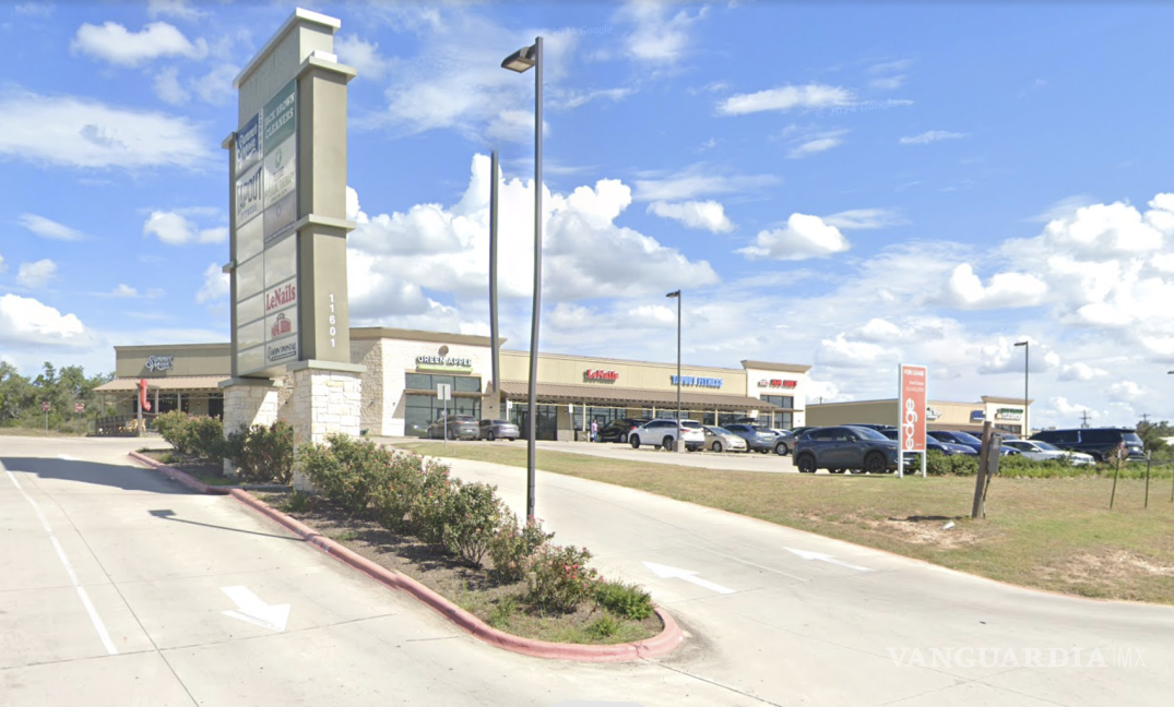 $!La plaza comercial Cedar Valley Village, ubicada a las afueras de Austin, apenas cuenta con 8 locales, pero es el domicilio de un centenar de empresas, de acuerdo con registros del Departamento de Estado de Texas.
