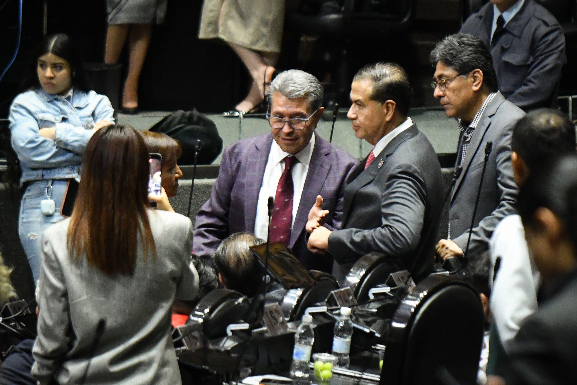 Monreal abre la puerta a comparecencias de Semarnat y Pemex por derrame en el Golfo de México