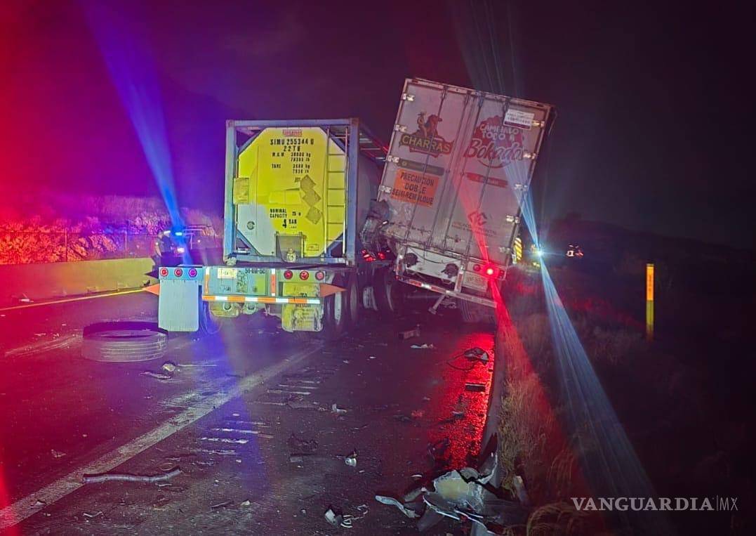 $!Accidente registrado durante la madrugada dejó un operador sin vida y otro lesionado.