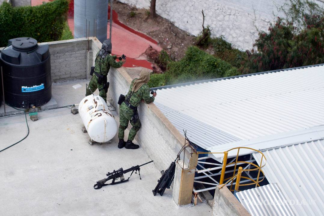 $!Peña Nieto inauguró teleférico en Ecatepec... rodeado de francotiradores (fotos)