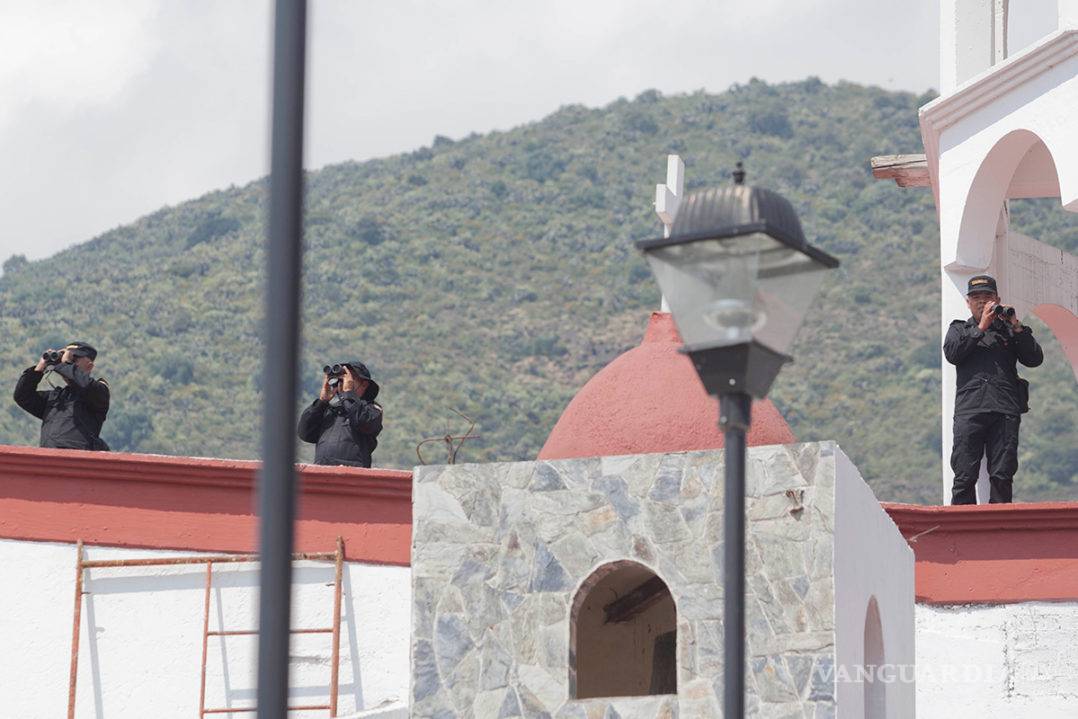 $!Peña Nieto inauguró teleférico en Ecatepec... rodeado de francotiradores (fotos)