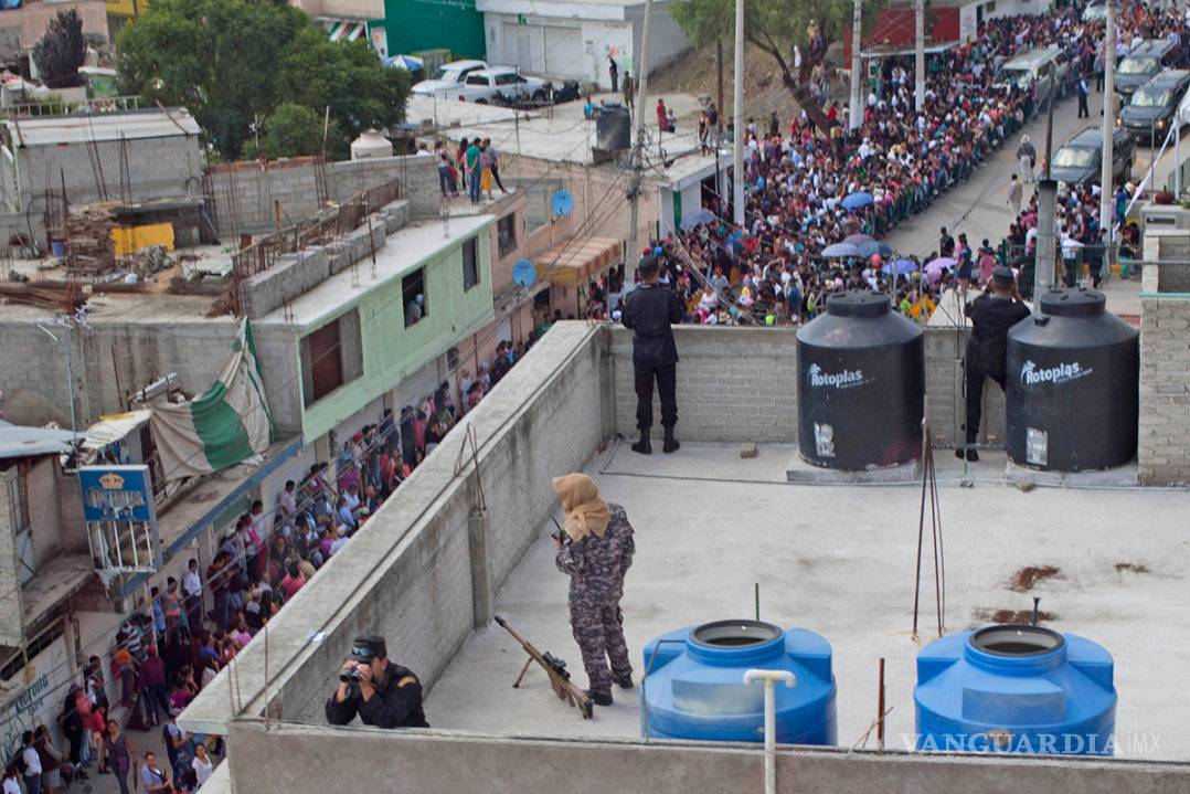 $!Peña Nieto inauguró teleférico en Ecatepec... rodeado de francotiradores (fotos)