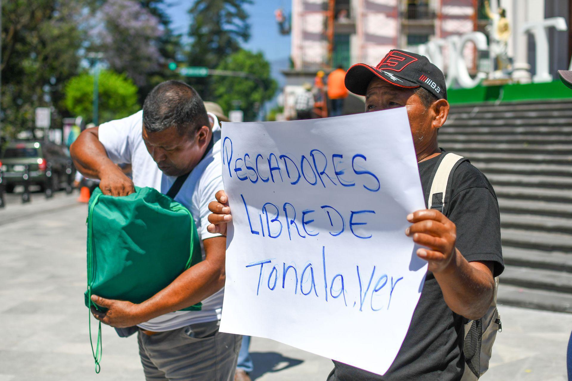 Pescadores protestan en Veracruz por derrame de hidrocarburo y exigen indemnización por afectaciones