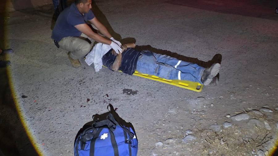 Elementos de Protección Civil trasladaron al hombre al Centro de Salud de la cabecera municipal, donde se confirmó su fallecimiento.