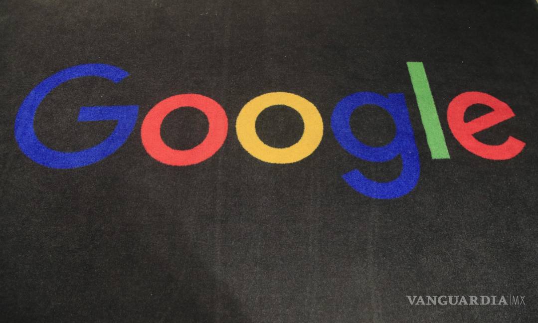 $!El logo de Google se muestra en una alfombra en el hall de entrada de Google Francia en París.