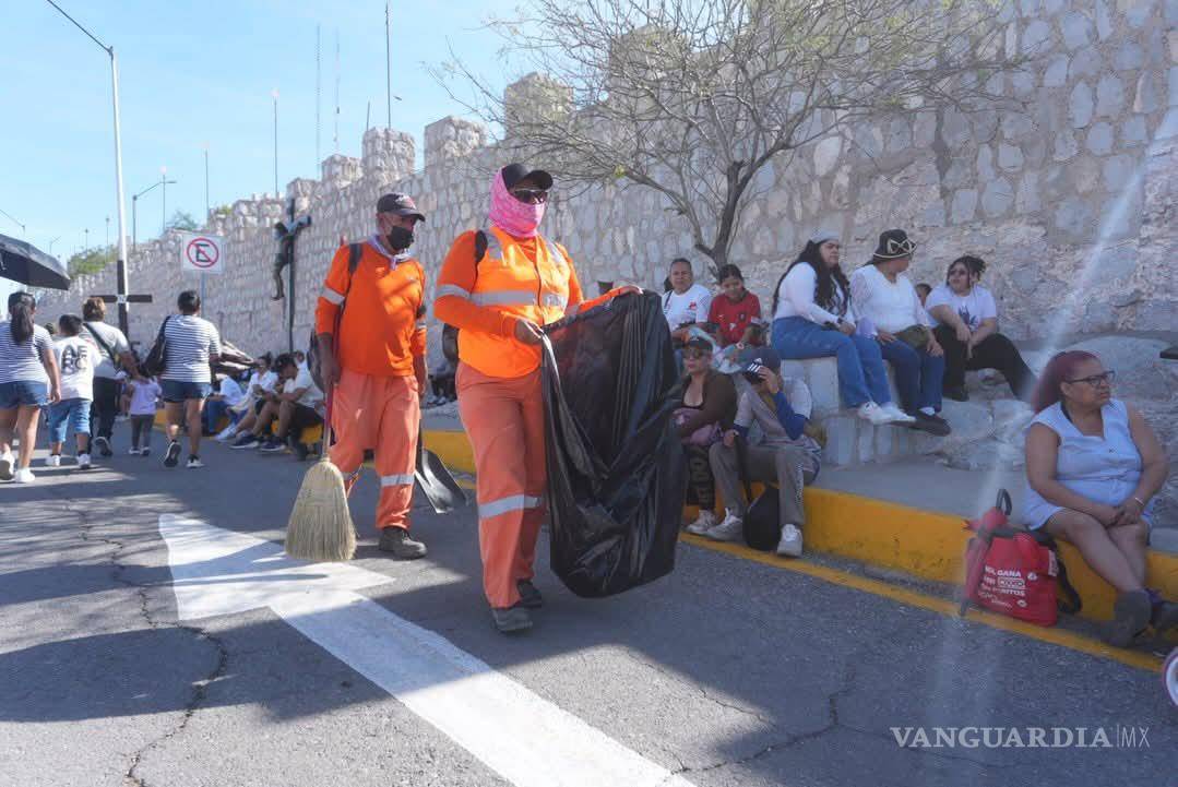 $!Equipos municipales trabajan para mantener limpias las áreas del santuario y sus accesos tras la llegada de miles de fieles.