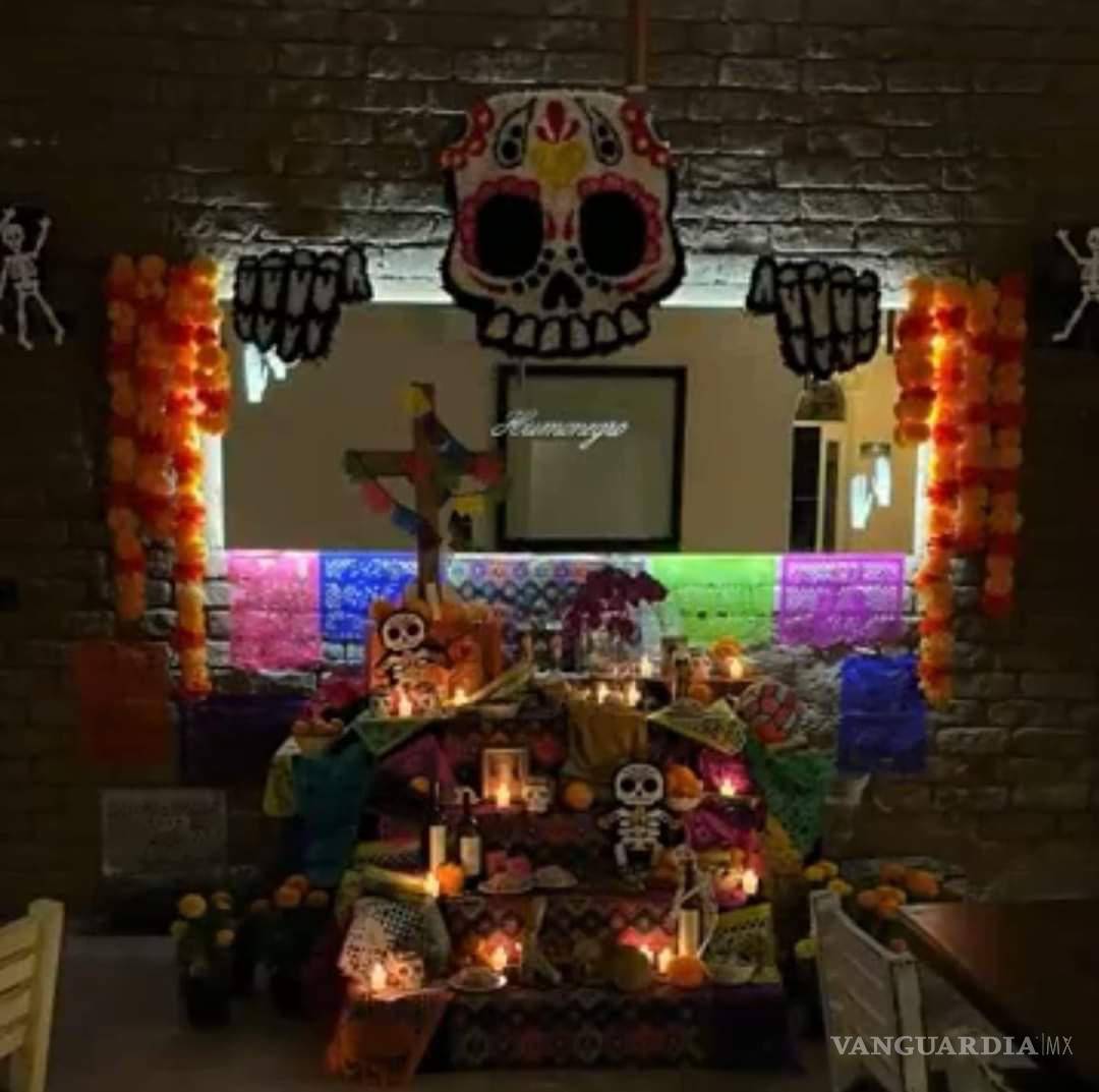 $!¿Ya viste estos altares en Saltillo? Dedicados a familiares, Walt Disney, Juan Gabriel, Cri-Cri y más (Fotos)