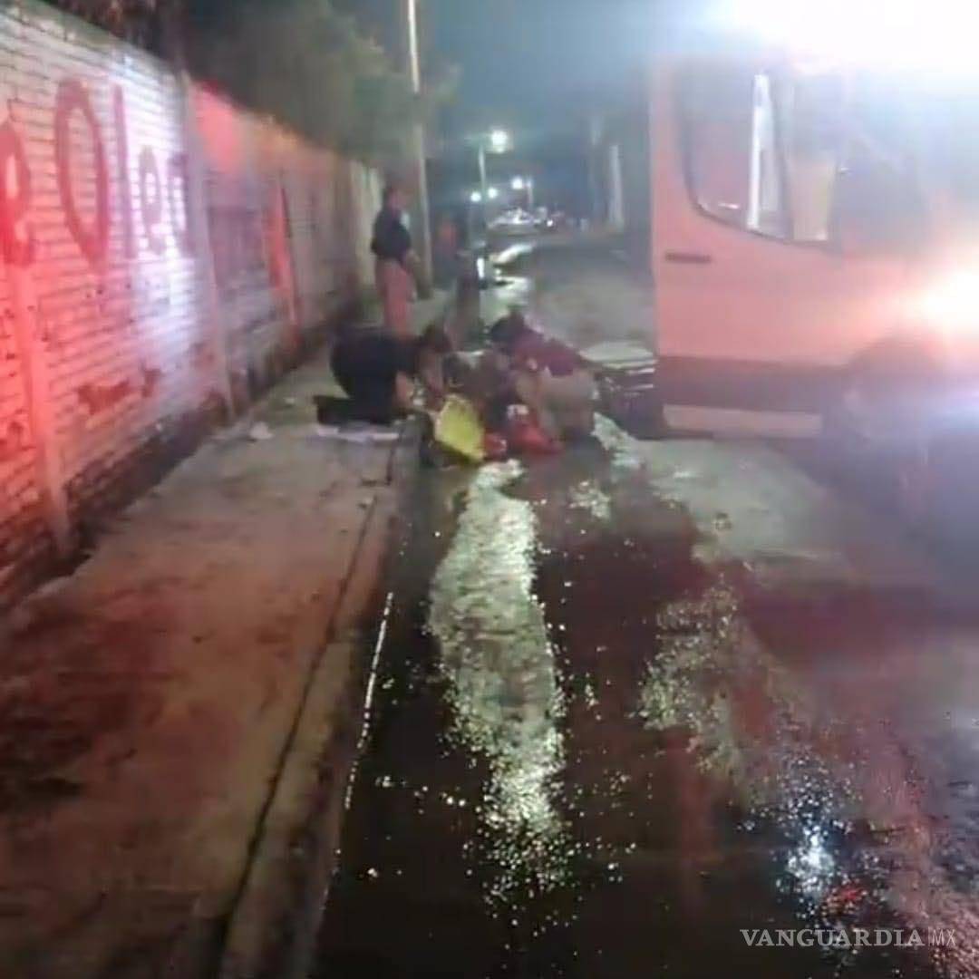 $!El impacto del vehículo le causó fracturas en ambas piernas, brazos, costillas y en la cabeza, además de que también llevaba golpes