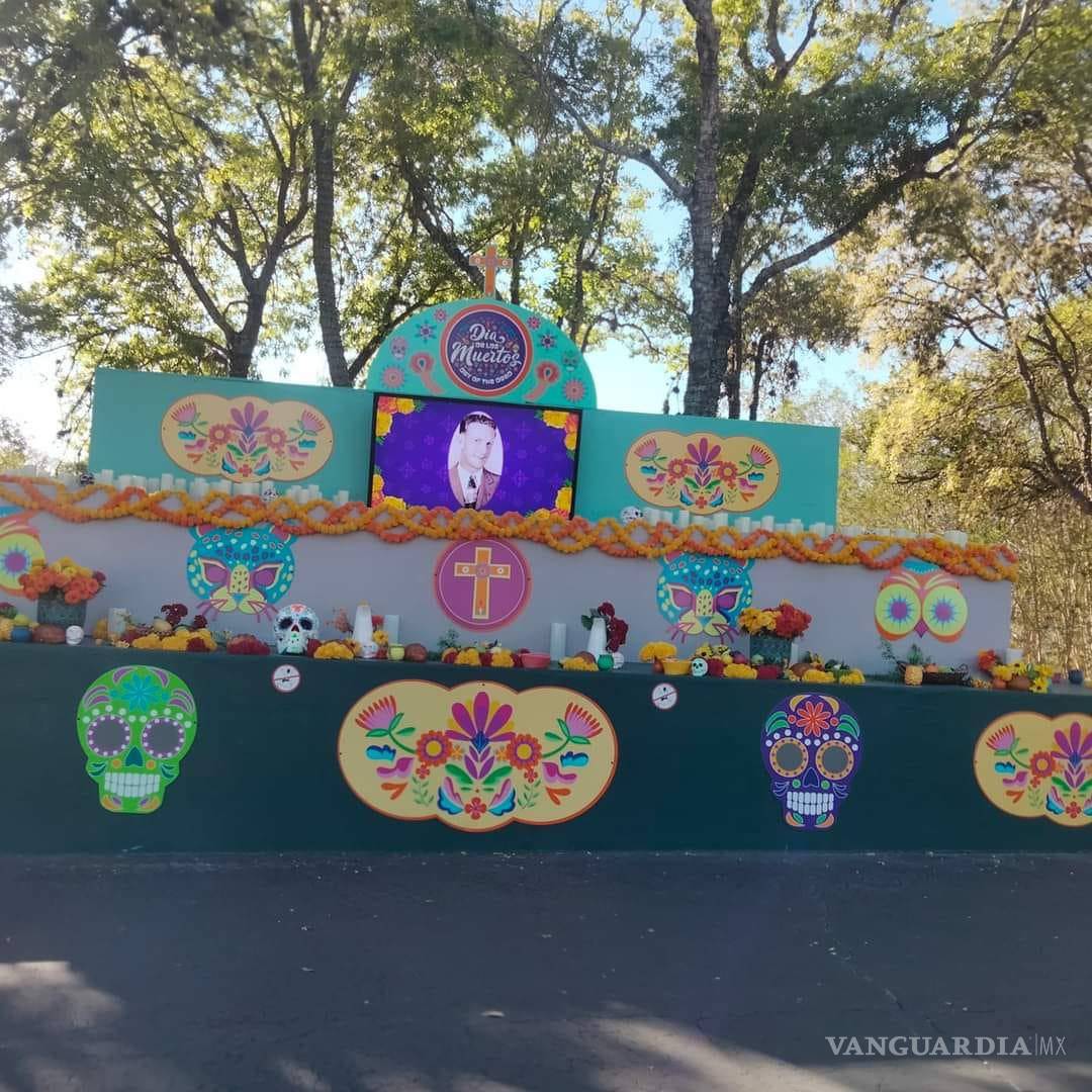 $!¿Ya viste estos altares en Saltillo? Dedicados a familiares, Walt Disney, Juan Gabriel, Cri-Cri y más (Fotos)