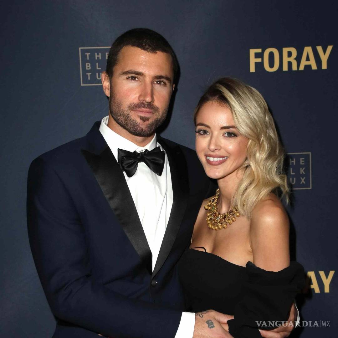 $!Miley envía ramo de marihuana a ex novio de Kaitlynn Carter como regalo de cumpleaños