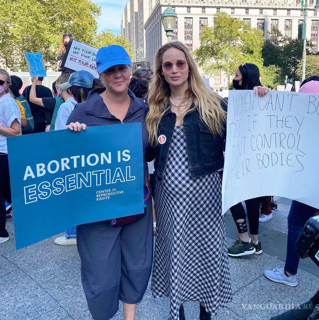 $!Estas imágenes fueron captadas en Manhattan justo días después de que Lawrence y su amiga Amy Schumer, mostraran su apoyo a los derechos de las mujeres para abortar en el Rally for Abortion Justice en Washington, DC.