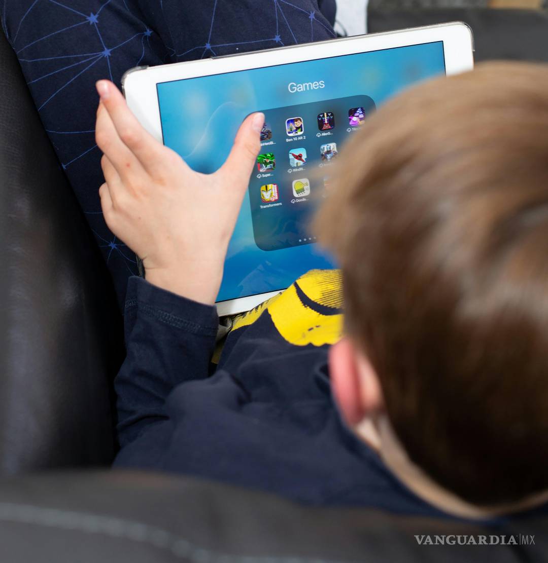 $!Un especialista ‘generación zombi’ a la creciente cantidad de niños y adolescentes que duermen menos por el uso excesivo de pantallas.