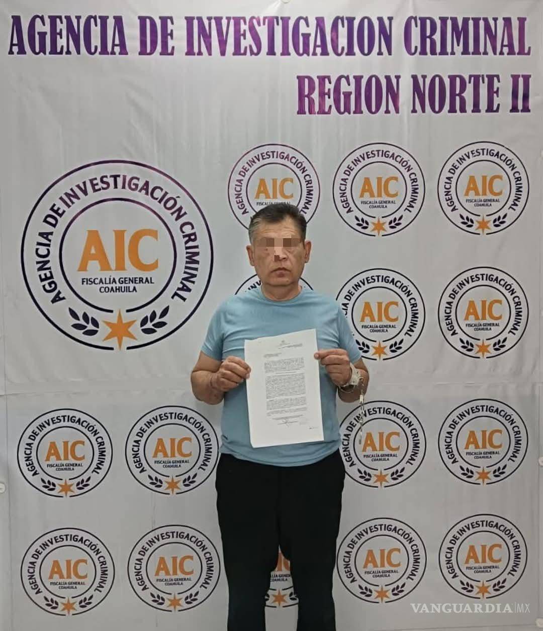 $!Oficiales de la Policía de Investigación detuvieron al dueño del estudio fotográfico.