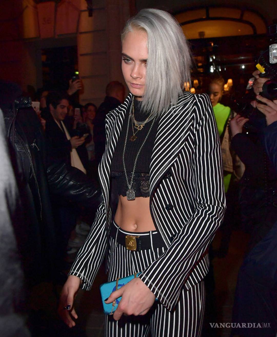 $!Cara Delevingne cambia totalmente de 'look'