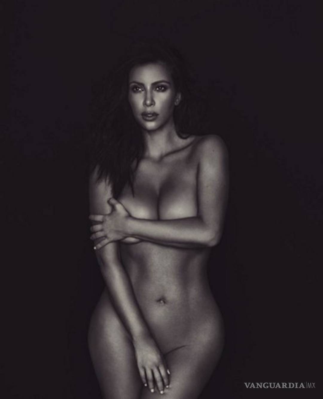 $!Kim Kardashian se vuelve a desnudar, ahora por ser el Día de la Mujer