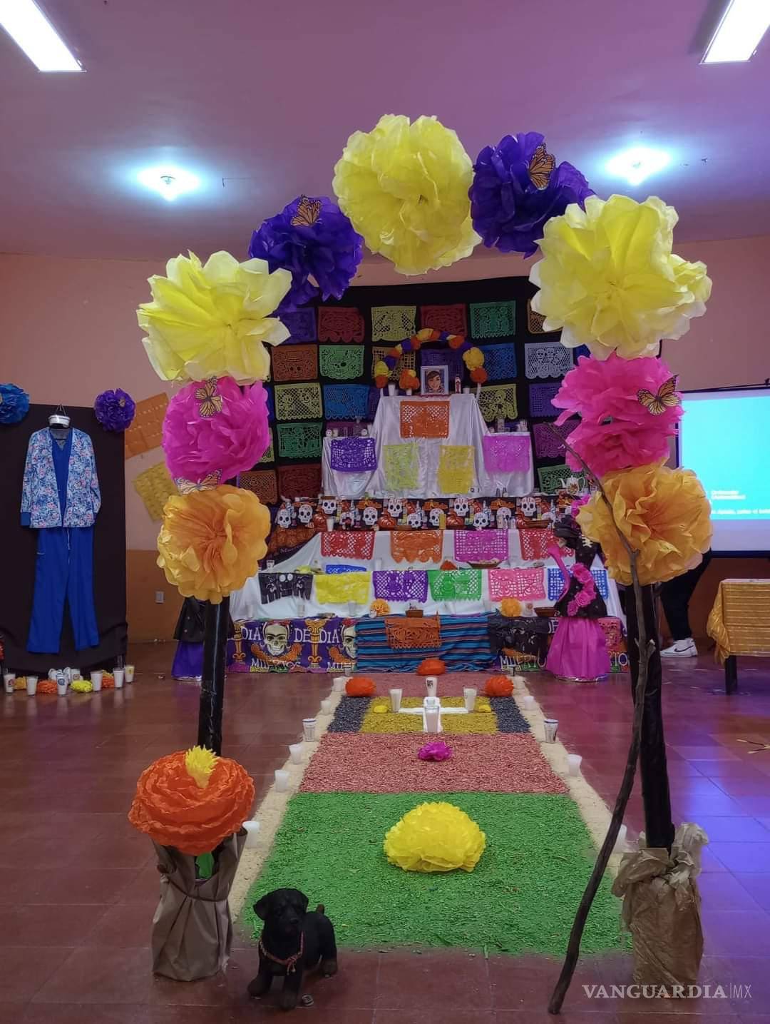 $!¿Ya viste estos altares en Saltillo? Dedicados a familiares, Walt Disney, Juan Gabriel, Cri-Cri y más (Fotos)