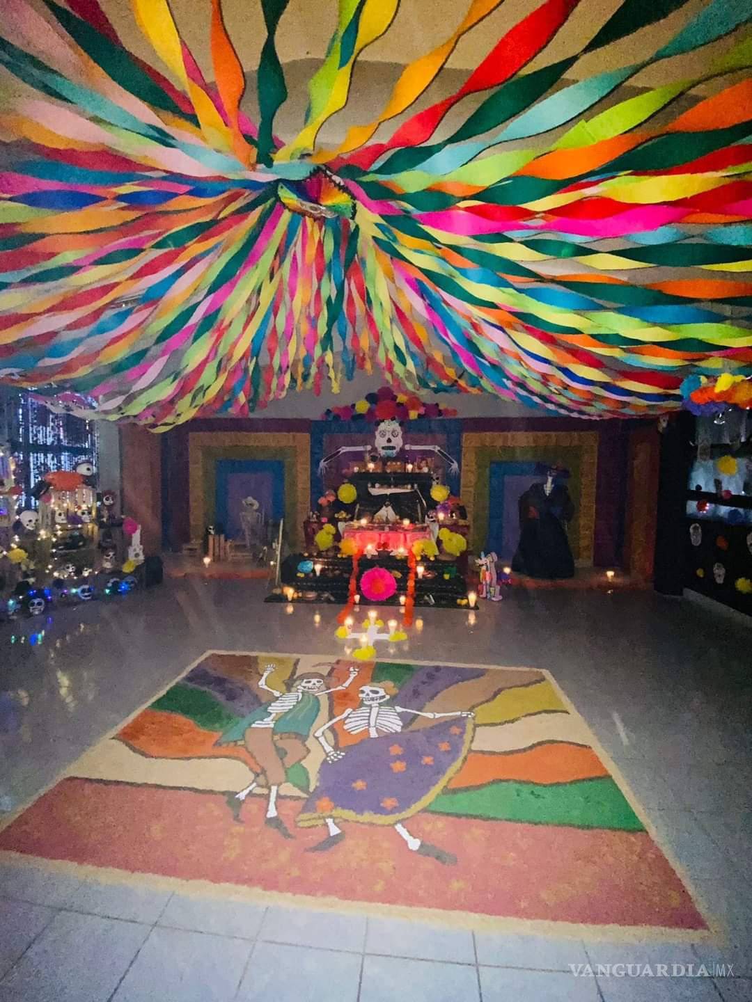 $!¿Ya viste estos altares en Saltillo? Dedicados a familiares, Walt Disney, Juan Gabriel, Cri-Cri y más (Fotos)