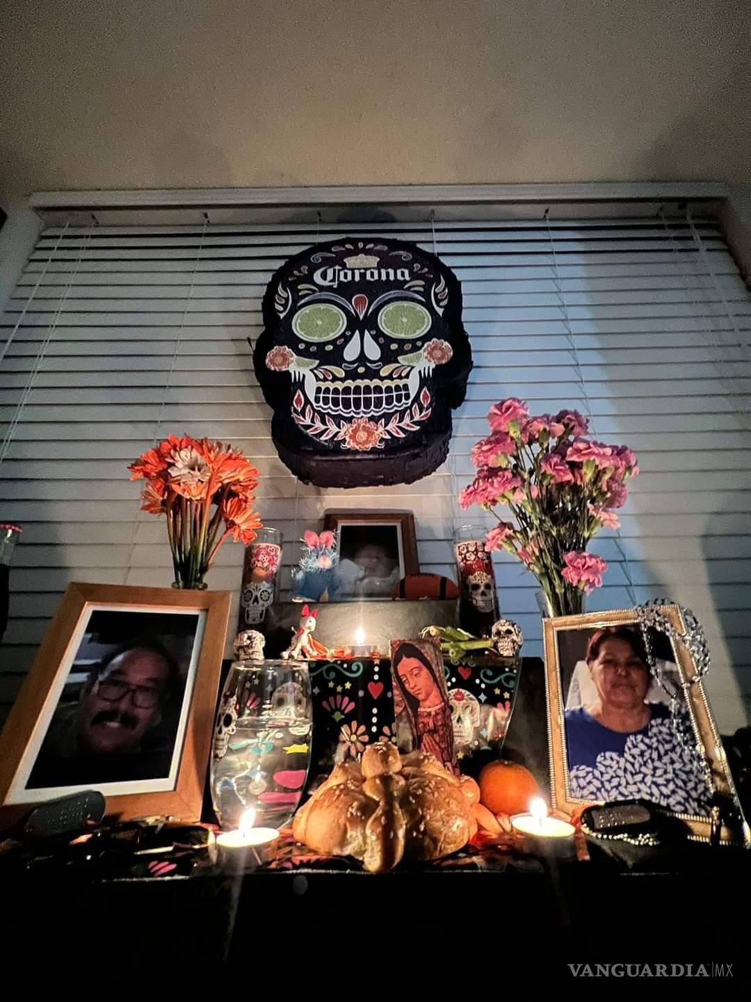 $!¿Ya viste estos altares en Saltillo? Dedicados a familiares, Walt Disney, Juan Gabriel, Cri-Cri y más (Fotos)