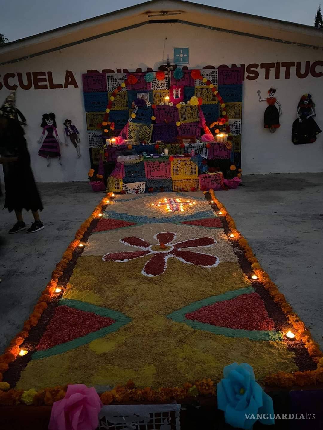 $!¿Ya viste estos altares en Saltillo? Dedicados a familiares, Walt Disney, Juan Gabriel, Cri-Cri y más (Fotos)