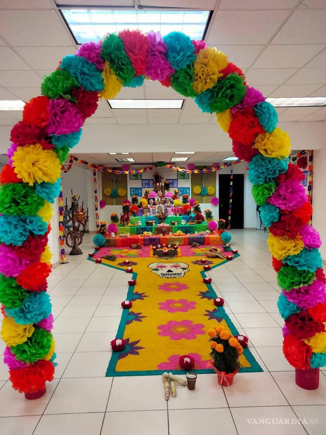 $!¿Ya viste estos altares en Saltillo? Dedicados a familiares, Walt Disney, Juan Gabriel, Cri-Cri y más (Fotos)