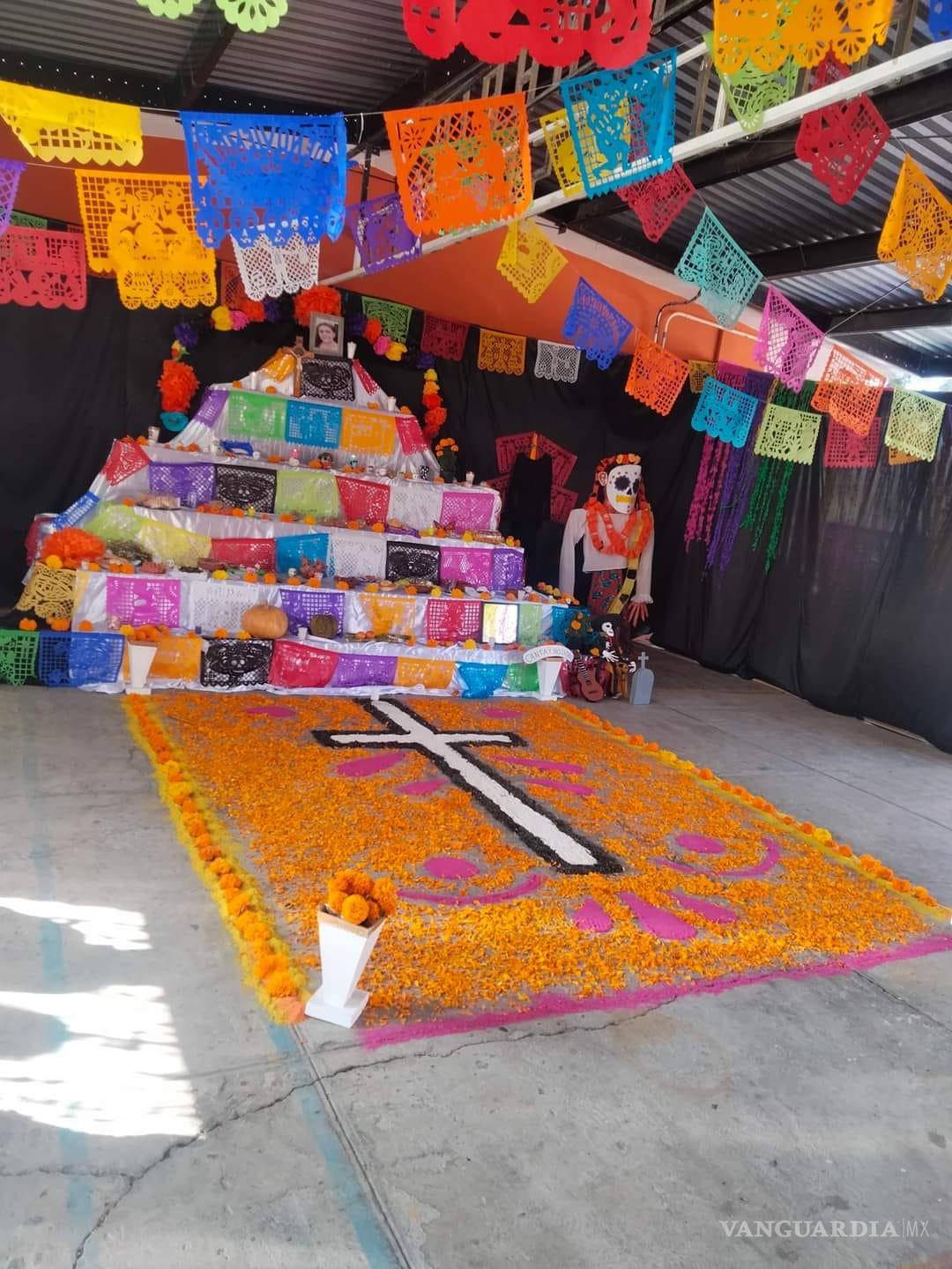 $!¿Ya viste estos altares en Saltillo? Dedicados a familiares, Walt Disney, Juan Gabriel, Cri-Cri y más (Fotos)