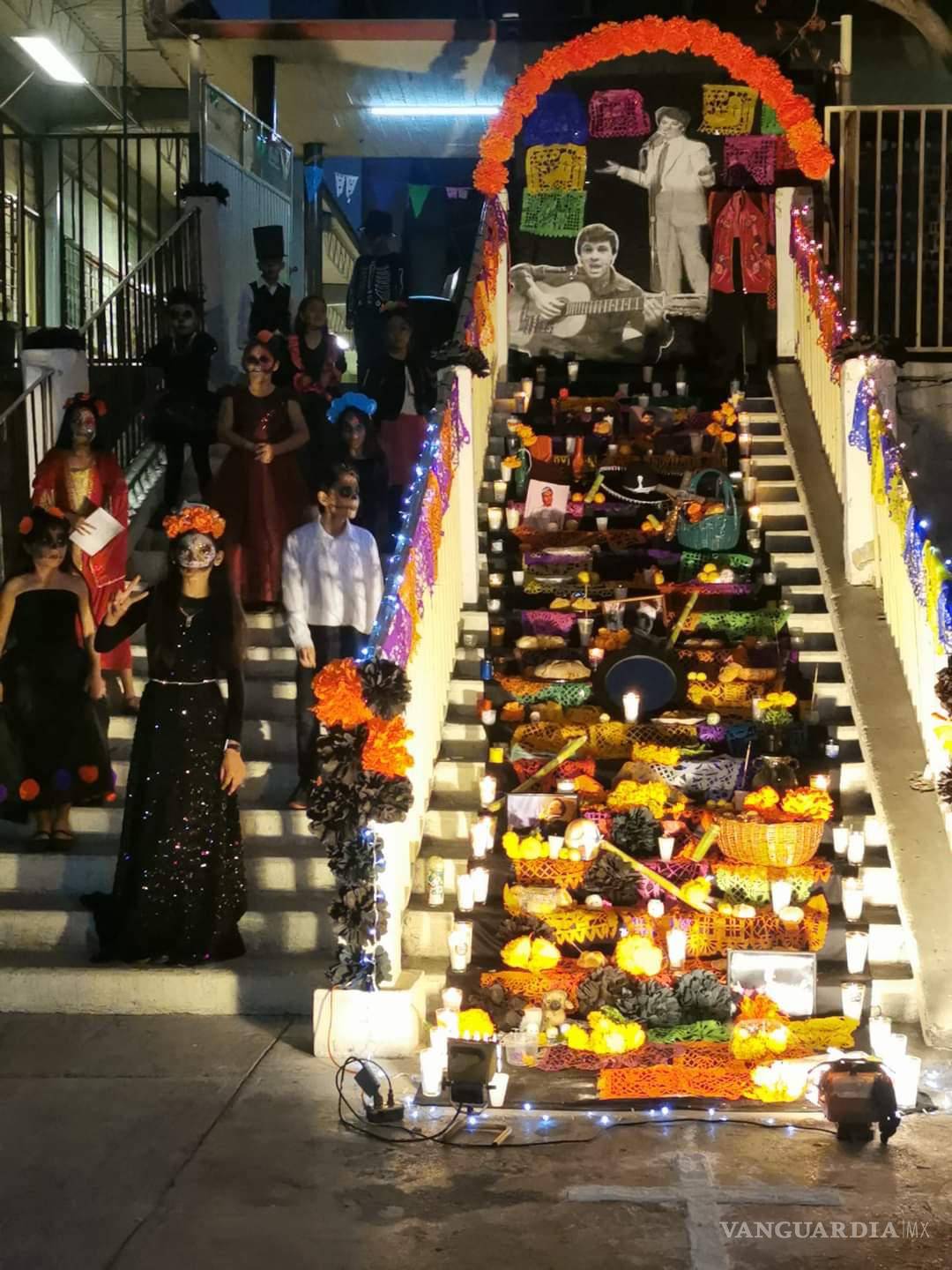 $!¿Ya viste estos altares en Saltillo? Dedicados a familiares, Walt Disney, Juan Gabriel, Cri-Cri y más (Fotos)