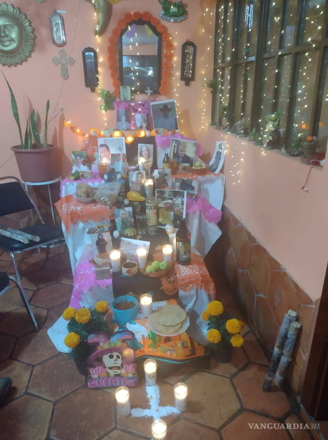 $!¿Ya viste estos altares en Saltillo? Dedicados a familiares, Walt Disney, Juan Gabriel, Cri-Cri y más (Fotos)