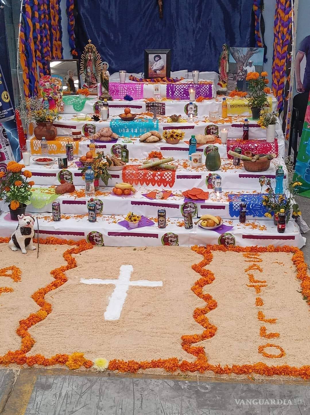 $!¿Ya viste estos altares en Saltillo? Dedicados a familiares, Walt Disney, Juan Gabriel, Cri-Cri y más (Fotos)