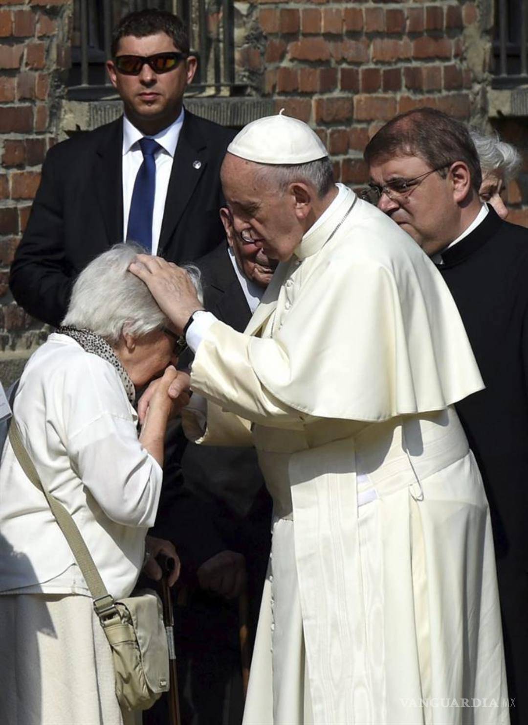 $!Prisioneros de Auschwitz se unen al papa contra el odio