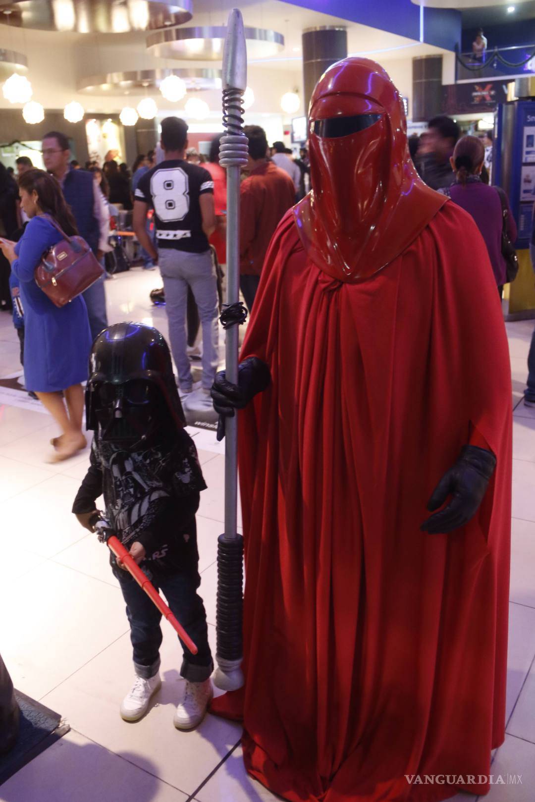 $!"Star Wars: El despertar de la fuerza” satisface a los fans mexicanos