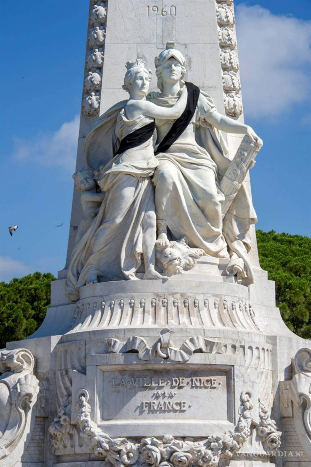 $!Miles de franceses homenajean a las víctimas de Niza