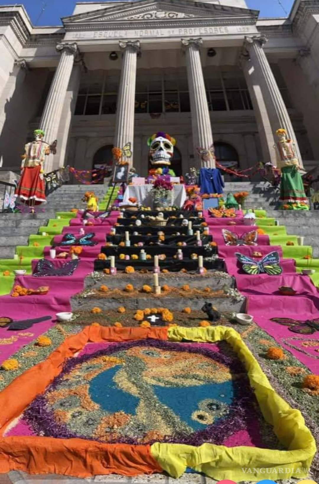 $!¿Ya viste estos altares en Saltillo? Dedicados a familiares, Walt Disney, Juan Gabriel, Cri-Cri y más (Fotos)